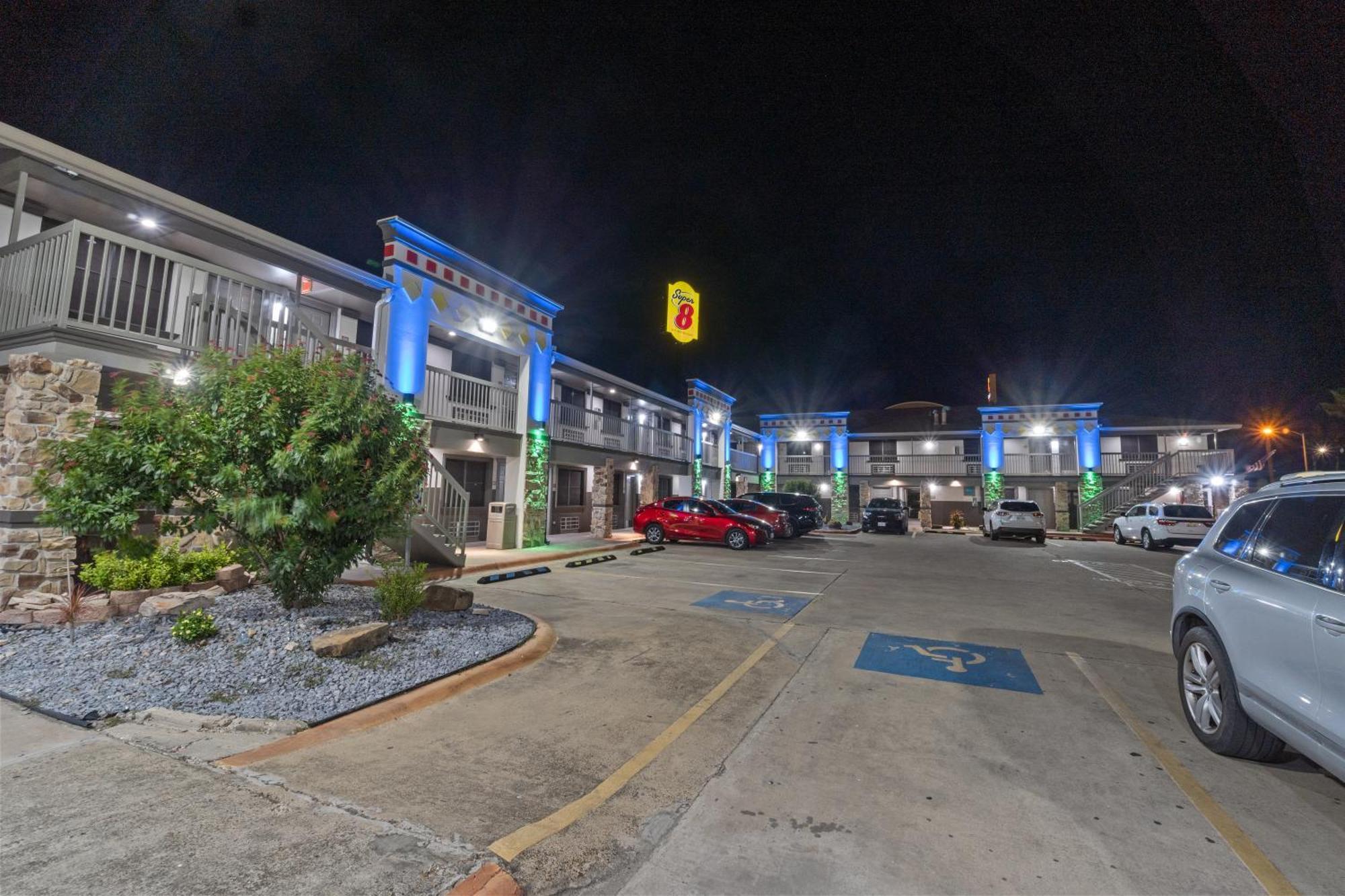 Super 8 By Wyndham Mcallen-Downtown-Airport-La Plaza Mall Exterior photo