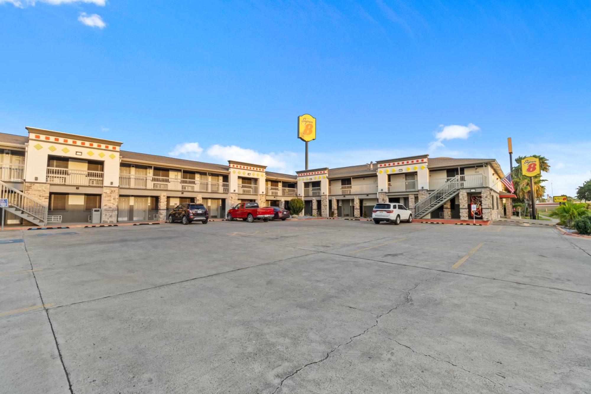 Super 8 By Wyndham Mcallen-Downtown-Airport-La Plaza Mall Exterior photo