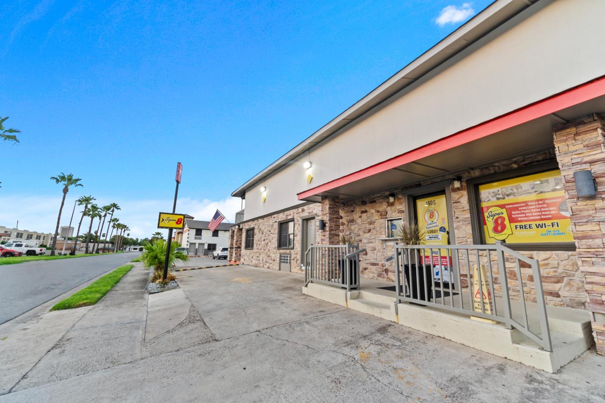 Super 8 By Wyndham Mcallen-Downtown-Airport-La Plaza Mall Exterior photo