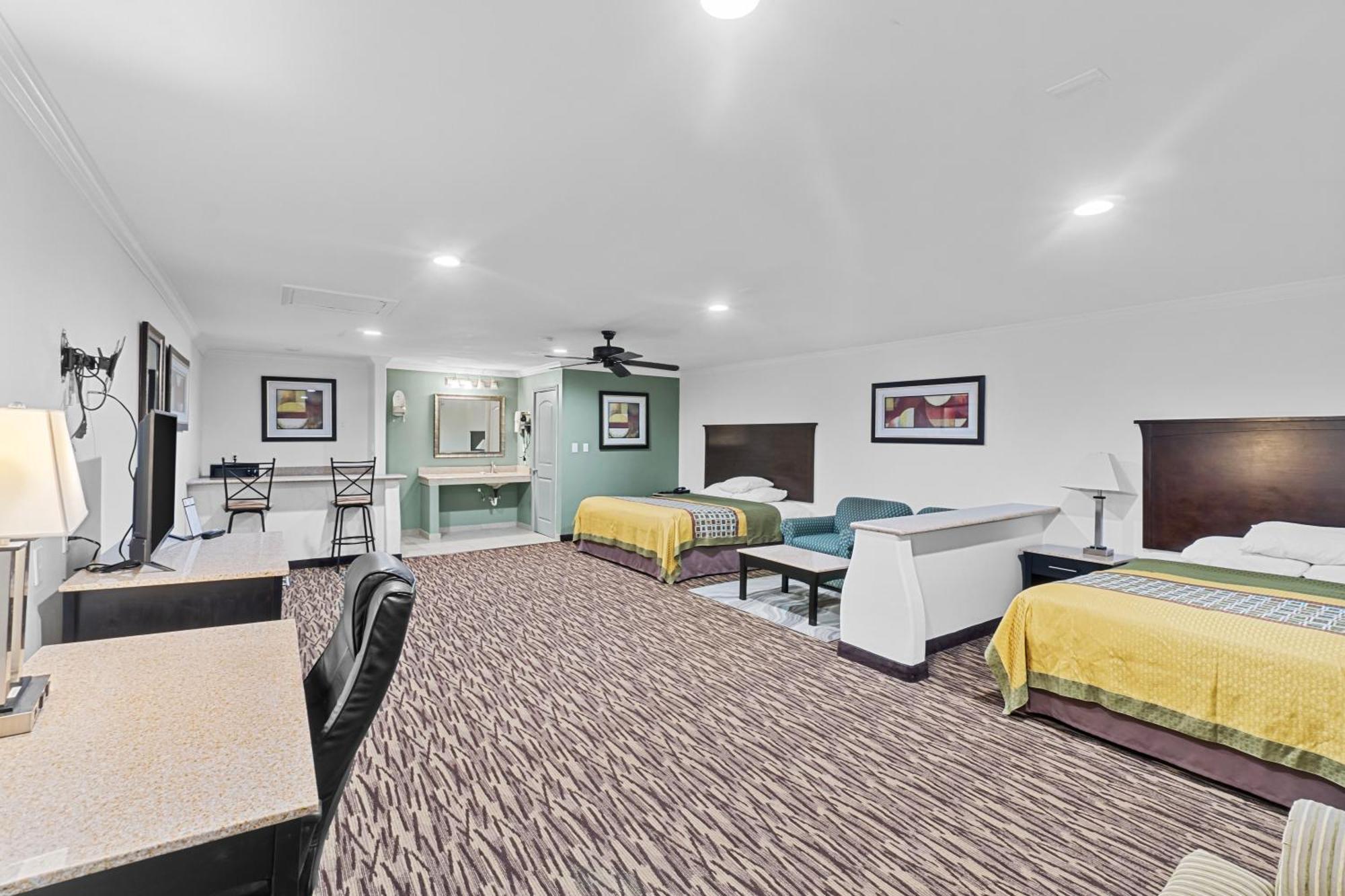 Super 8 By Wyndham Mcallen-Downtown-Airport-La Plaza Mall Exterior photo